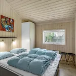 Feriehus Amazing In With Sauna Rødby